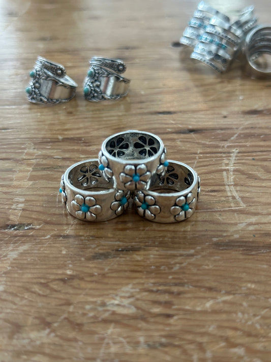 Daisy Weathered Silver Rings with Turquoise
